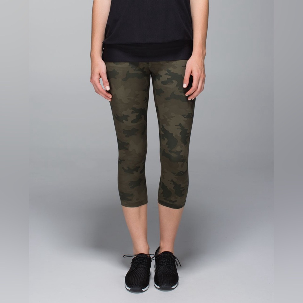 Lululemon Wunder Under Crop Full on Luxtreme legging in Savasana Camo size 6